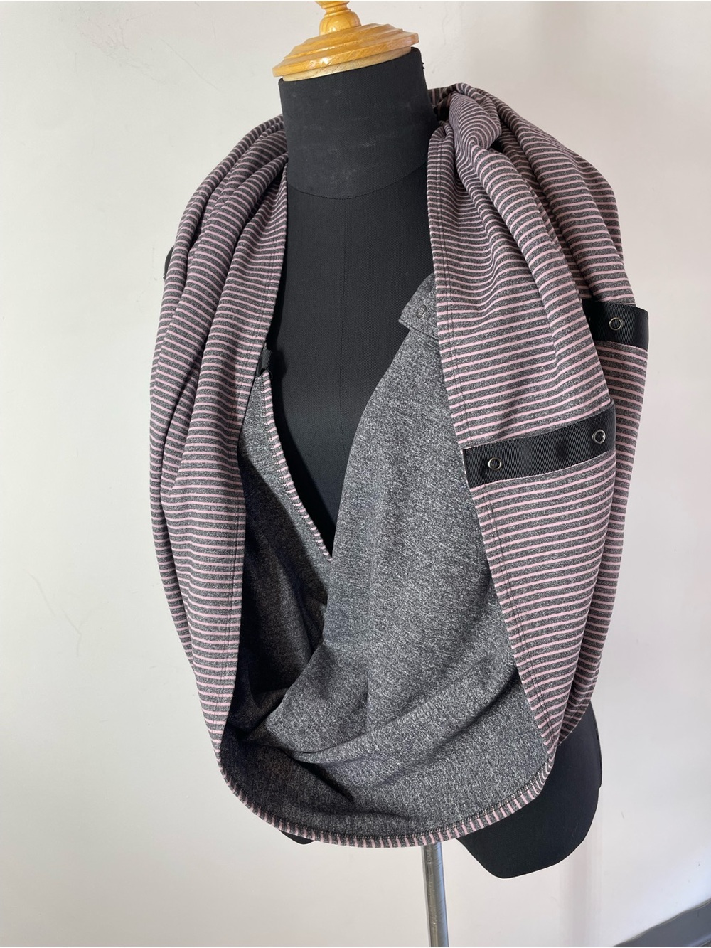 Lululemon Vinyasa Reversible Scarf Gray Pink Stripe Snap Wrap Yoga Athleisure - Picture 9 of 10